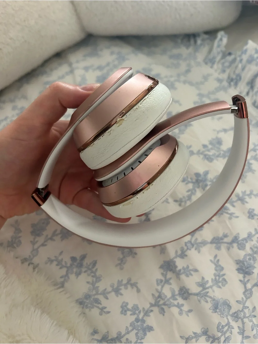 Wireless Solo 3 Beats by Dre Over-Ear Headphones - Rose Gold and White - Picture 7 of 13